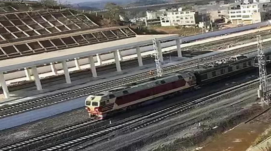 中鐵十一局、十二局集團聯合體織畢鐵路站后工程指揮部